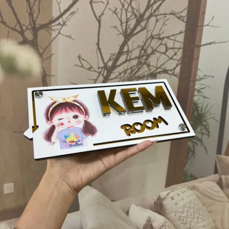 BIỂN SỐ NHÀ, SỐ PHÒNG cho Gia Đình. Alcorest Vàng gương + Mica trắng sần, Nội dung âm bản. BSN-PMV195.2