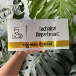 BIỂN SỐ PHÒNG DECOR mẫu treo hoặc dán tường, Nền Alcorest xước. Nội dung in UV. Bền, đẹp, sang trọng – BSP-PMV106