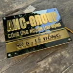 BẢNG, BIỂN TÊN CÔNG TY. Có đèn LED – Inox 304 Gương đen + Xước vàng, Số nổi 10mm. Cao cấp. BSN-PMV260.12